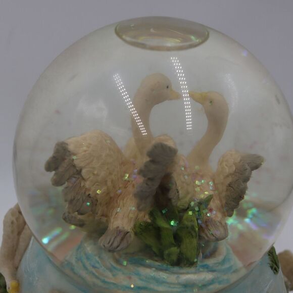 Sanyo Swans Spinning Water Globe Music Box Vintage - Picture 8 of 12